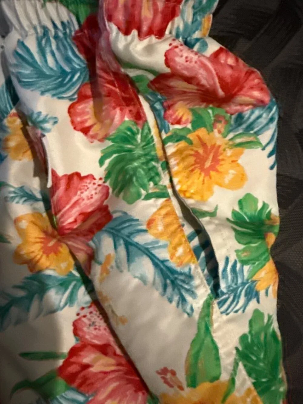 Chubbies Mens Large Floral Hibiscus Swim Trunks With Mesh Lining & Drawstring